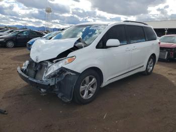  Salvage Toyota Sienna