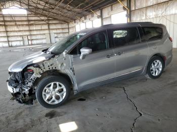  Salvage Chrysler Pacifica