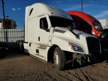  Salvage Freightliner Cascadia 1