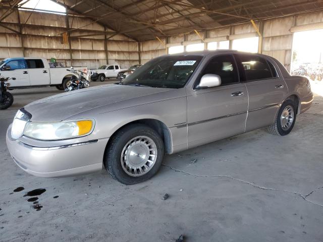  Salvage Lincoln Towncar