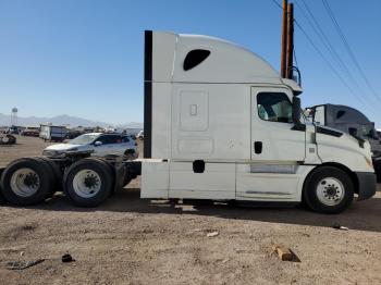  Salvage Freightliner Cascadia 1