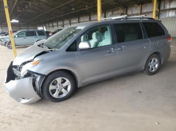  Salvage Toyota Sienna