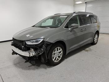  Salvage Chrysler Pacifica