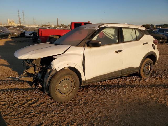  Salvage Nissan Kicks