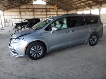  Salvage Chrysler Pacifica