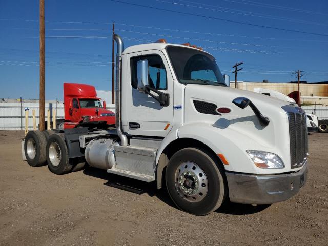  Salvage Peterbilt 579