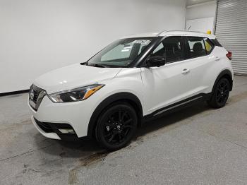  Salvage Nissan Kicks