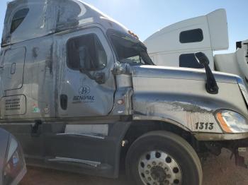  Salvage Freightliner Cascadia 1