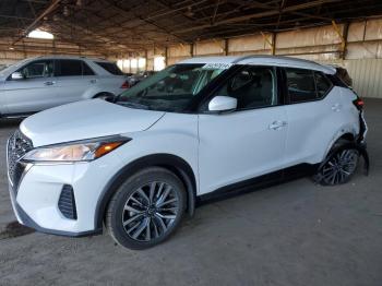  Salvage Nissan Kicks