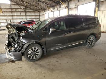  Salvage Chrysler Pacifica