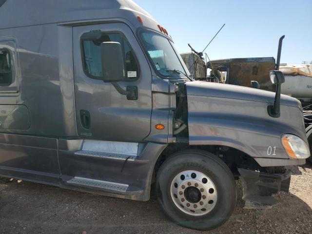  Salvage Freightliner Cascadia 1