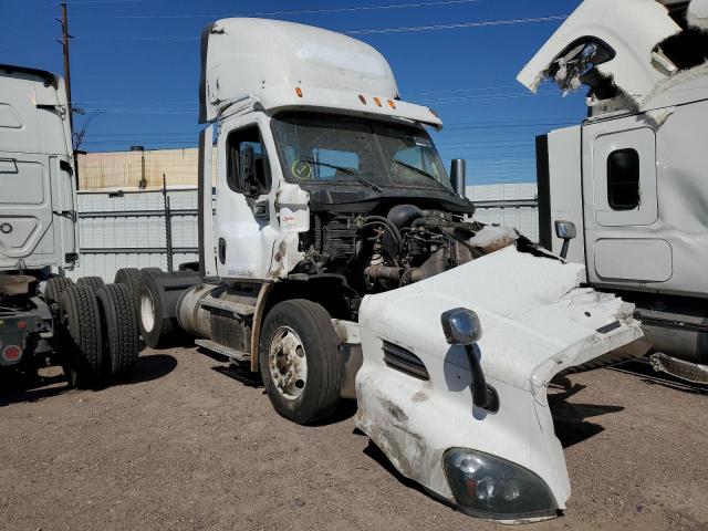  Salvage Freightliner Cascadia 1