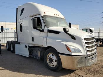  Salvage Freightliner Cascadia 1