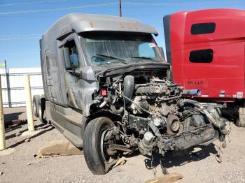  Salvage Freightliner Cascadia 1