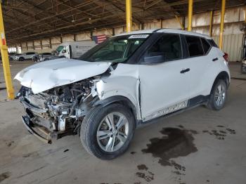  Salvage Nissan Kicks