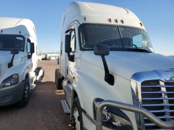  Salvage Freightliner Cascadia 1