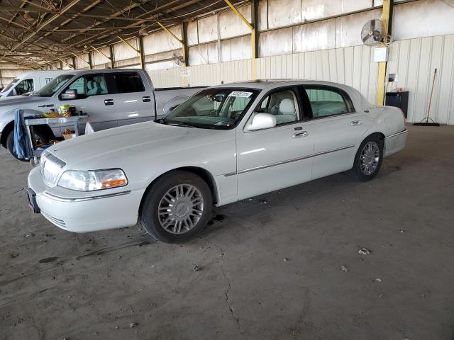  Salvage Lincoln Towncar