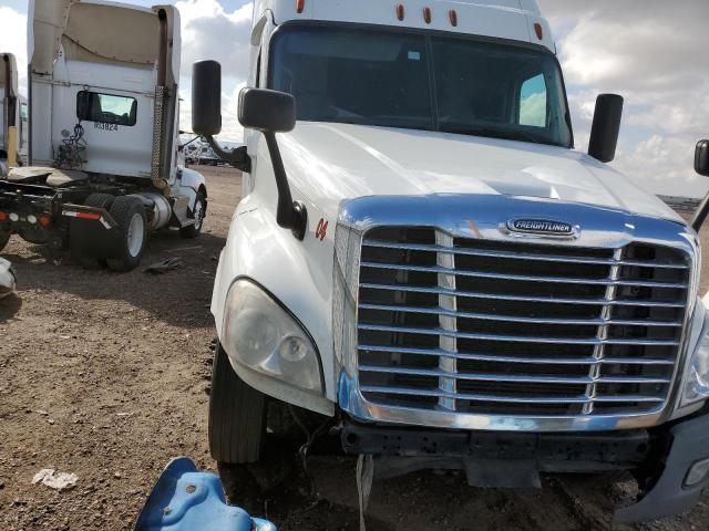  Salvage Freightliner Cascadia 1