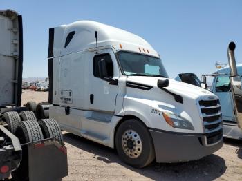  Salvage Freightliner Cascadia 1