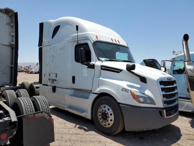  Salvage Freightliner Cascadia 1