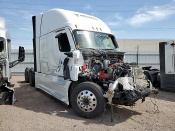  Salvage Freightliner Cascadia 1