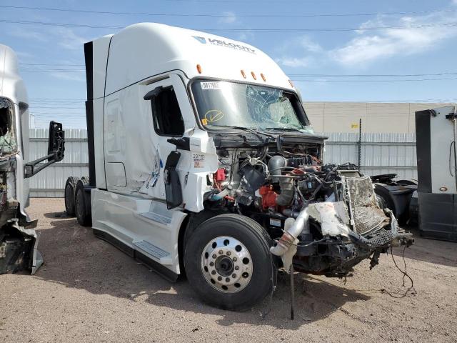 Salvage Freightliner Cascadia 1