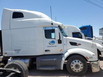  Salvage Peterbilt 579