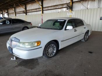  Salvage Lincoln Towncar