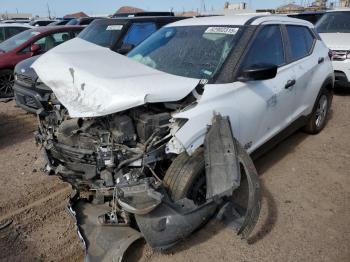  Salvage Nissan Kicks