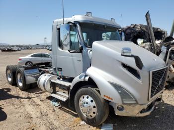  Salvage Volvo Vnr