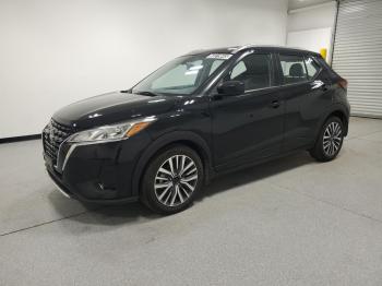  Salvage Nissan Kicks