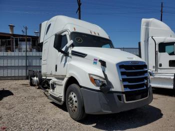  Salvage Freightliner Cascadia 1