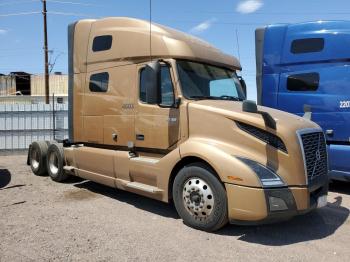 Salvage Volvo Vnl