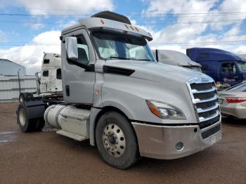  Salvage Freightliner Cascadia 1