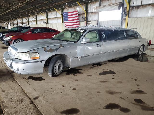  Salvage Lincoln Towncar