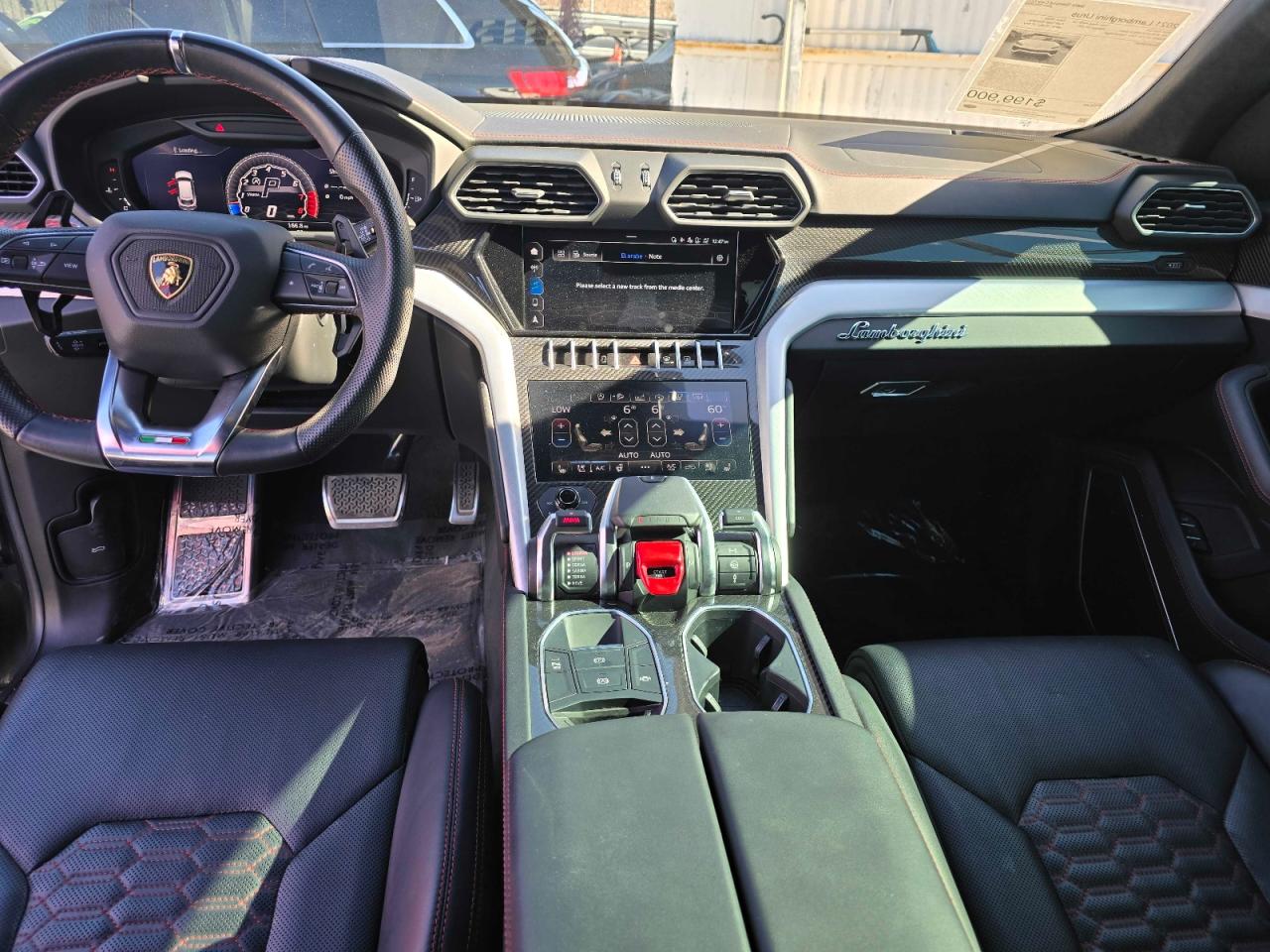 Lamborghini Urus Image 8