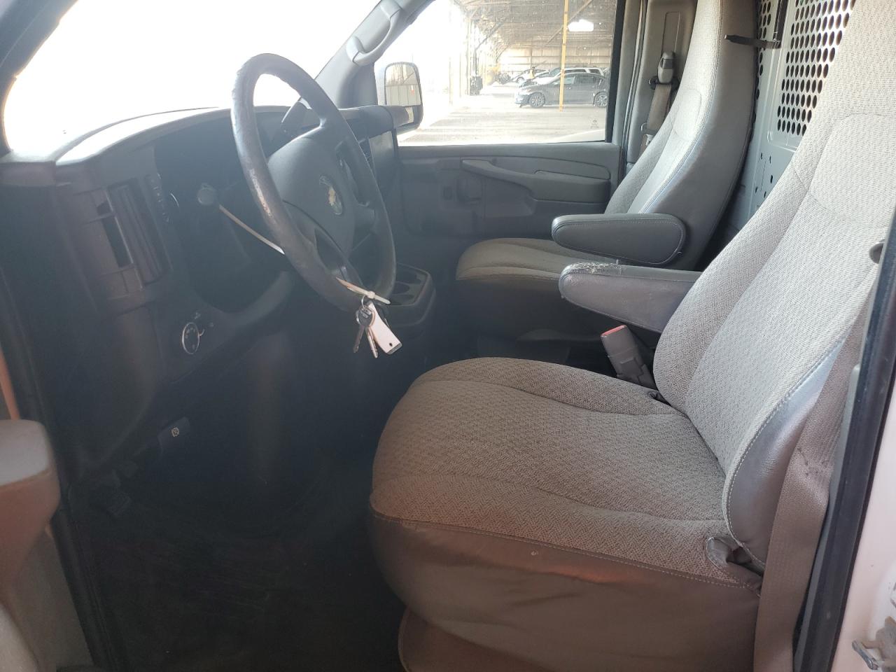 Chevrolet Express Image 3