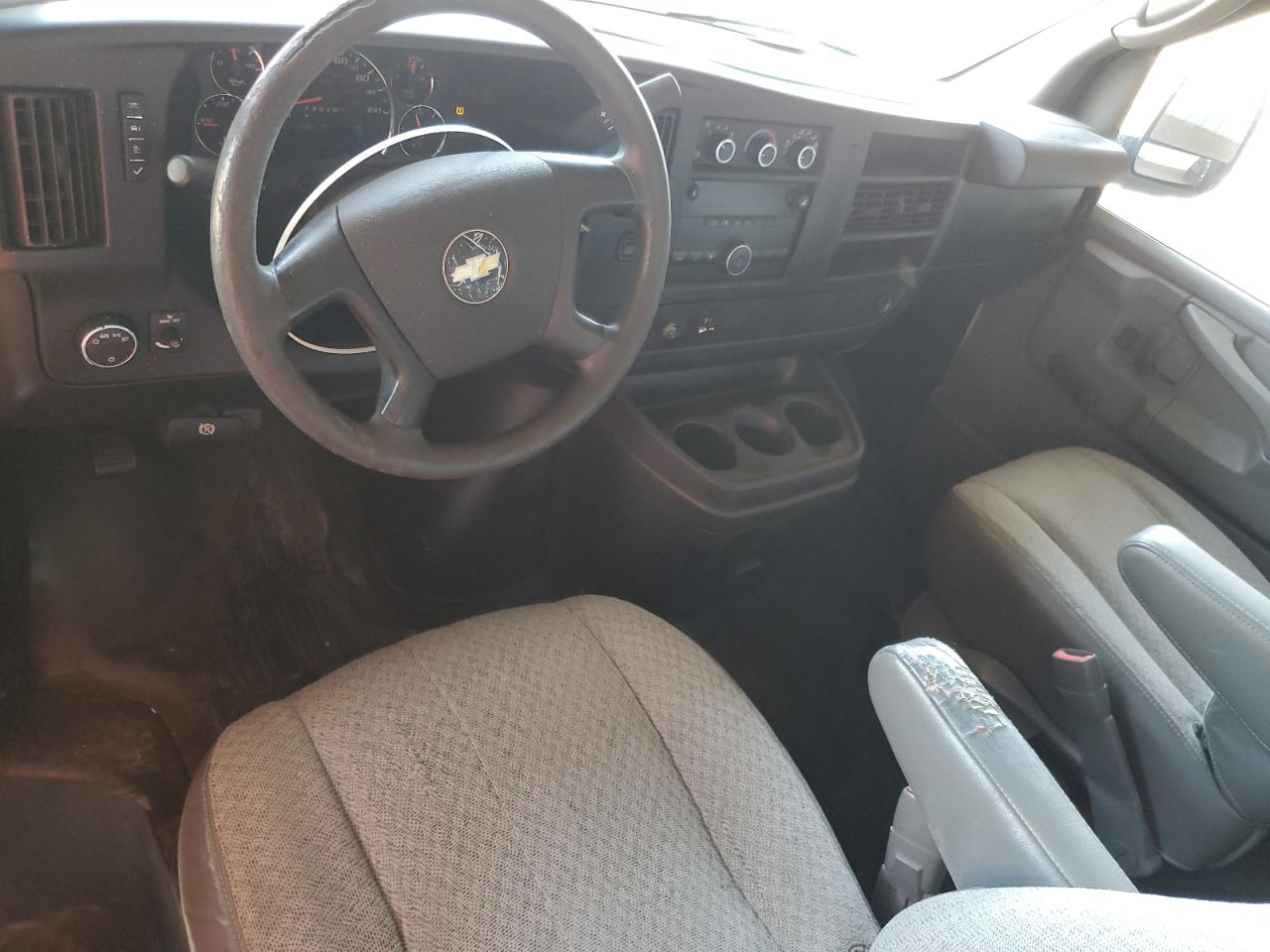 Chevrolet Express Image 7