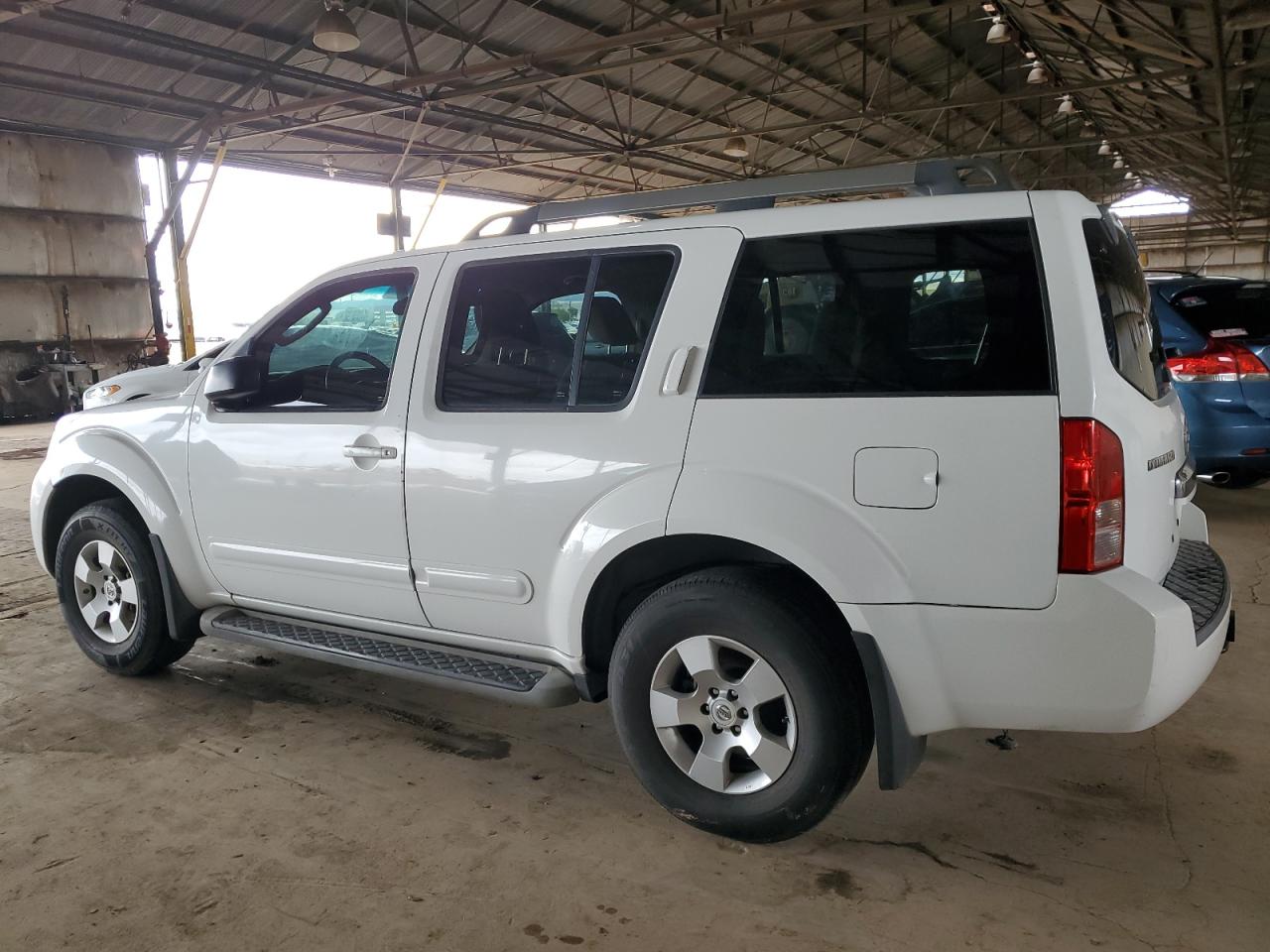 Nissan Pathfinder S Image 3