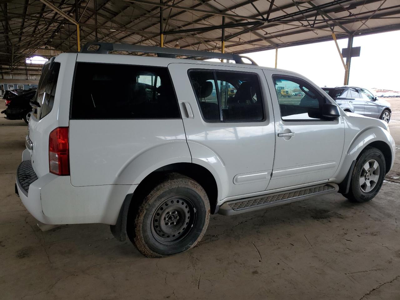 Nissan Pathfinder S Image 2