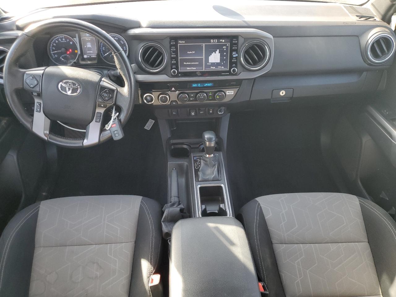 Toyota Tacoma Double Cab Image 3
