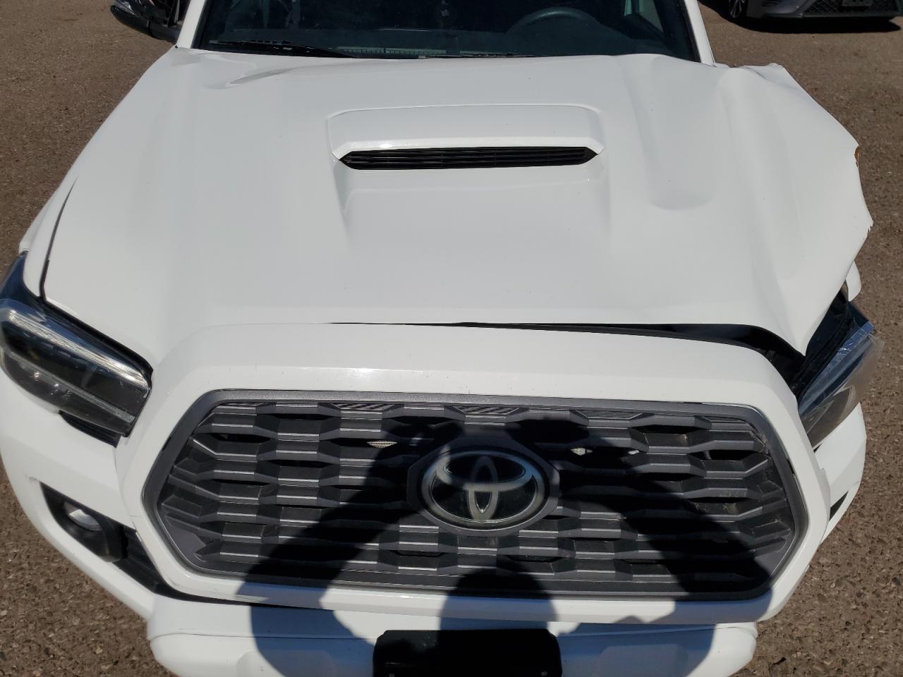 Toyota Tacoma Double Cab Image 9