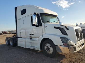  Salvage Volvo Vnl