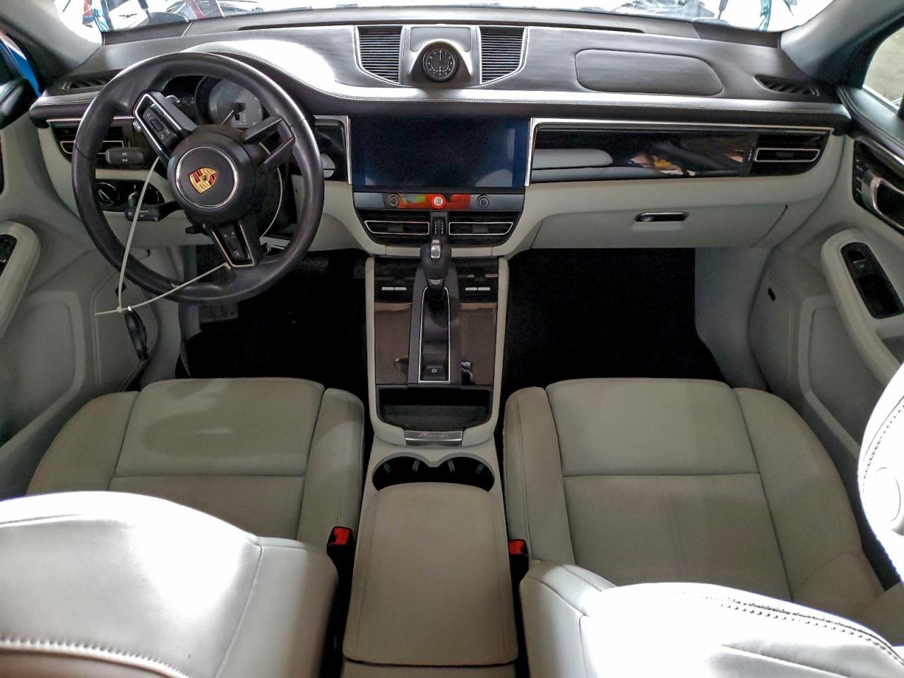 Porsche Macan S Image 9