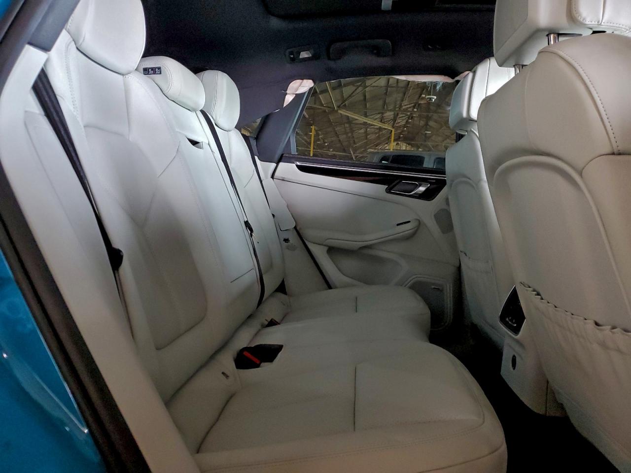 Porsche Macan S Image 8