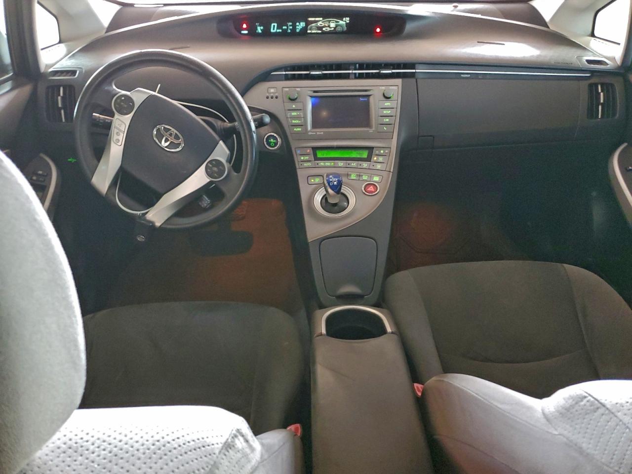 Toyota Prius Image 6