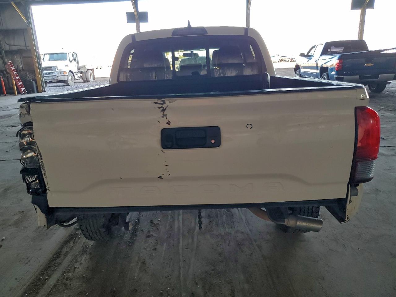 Toyota Tacoma Double Cab Image 6