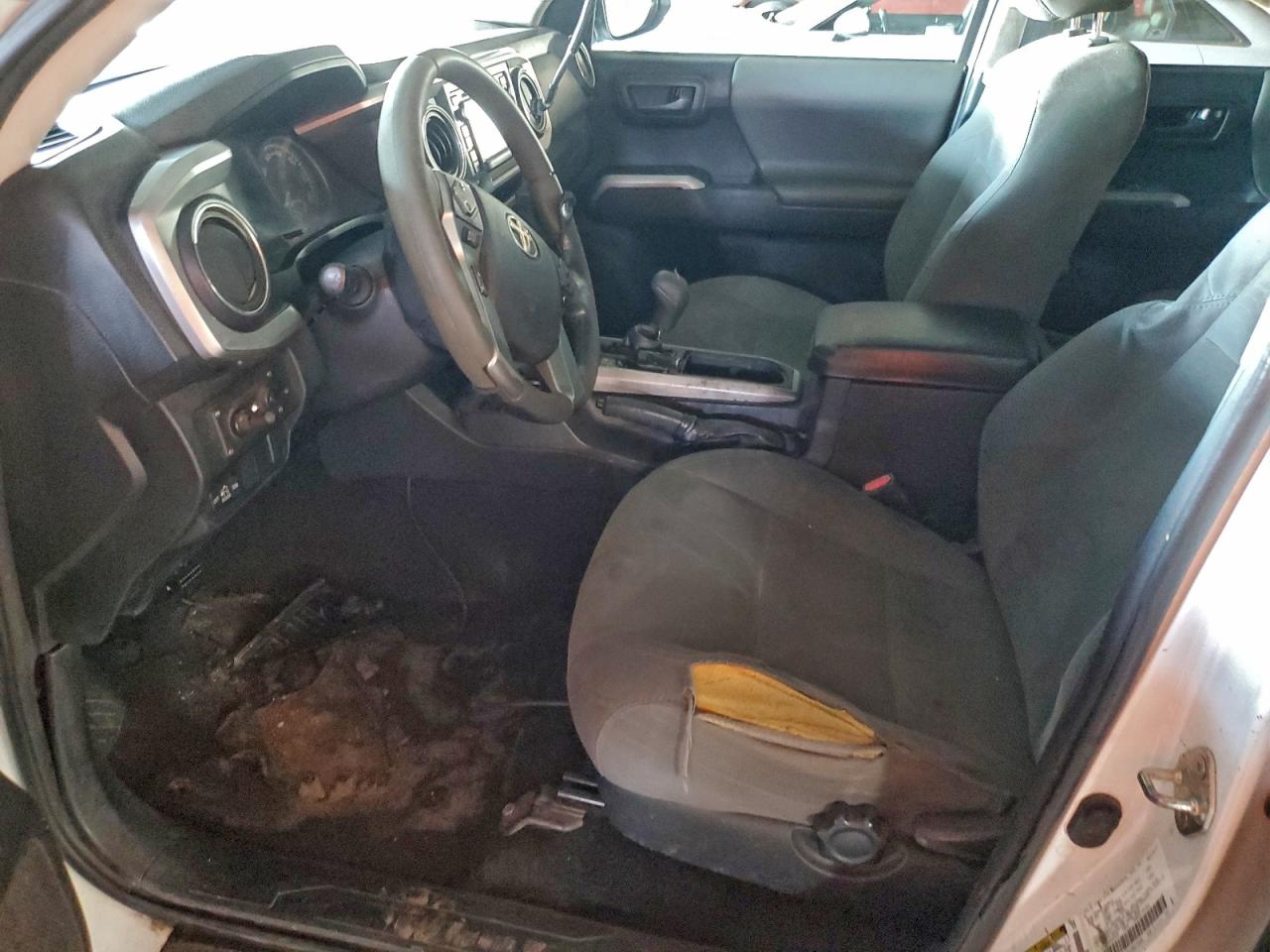 Toyota Tacoma Double Cab Image 12