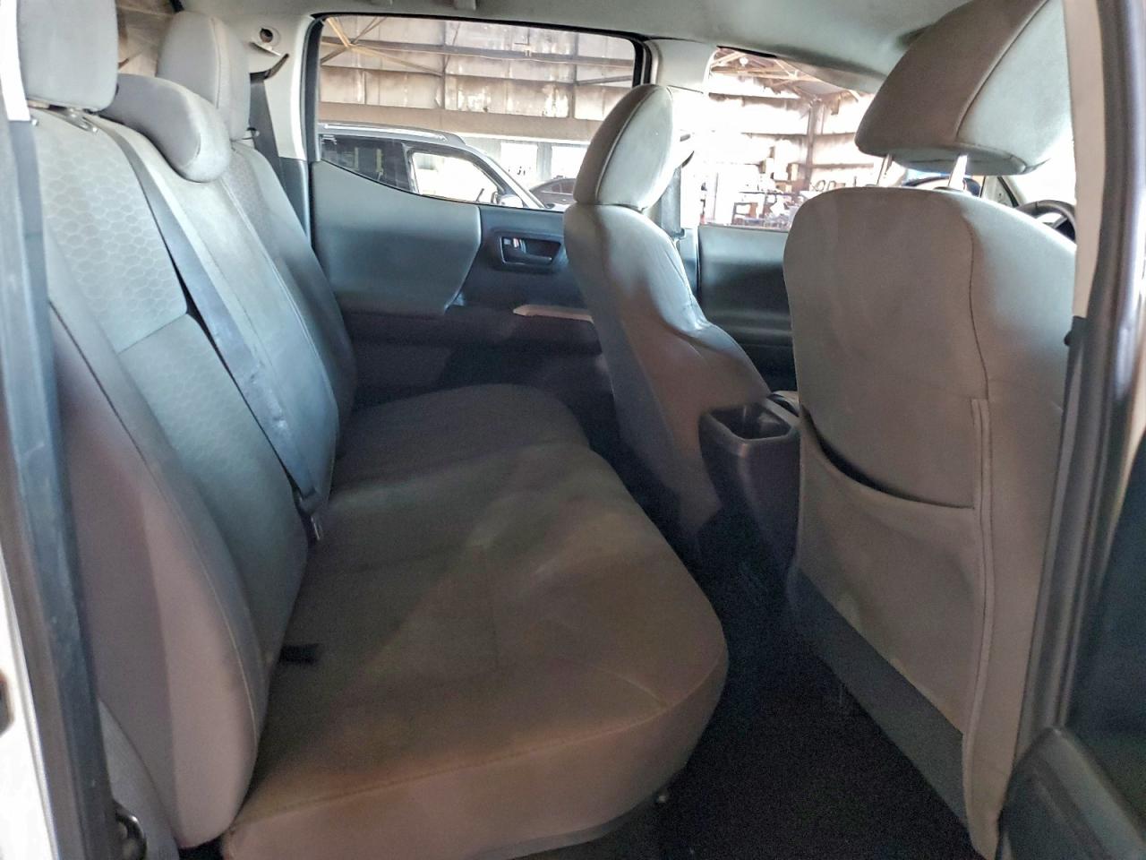 Toyota Tacoma Double Cab Image 8