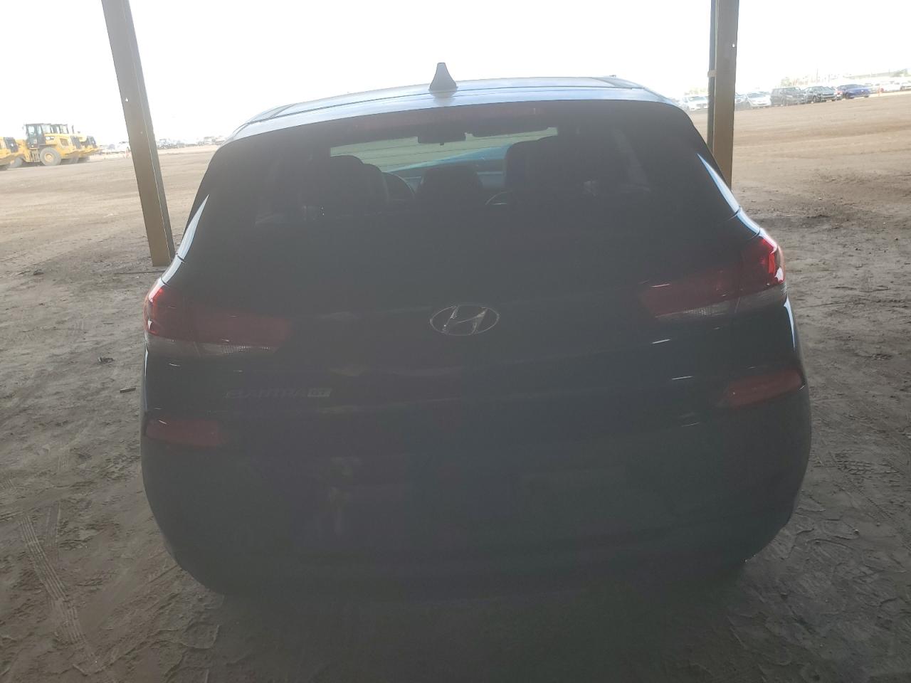Hyundai ELANTRA Image 4